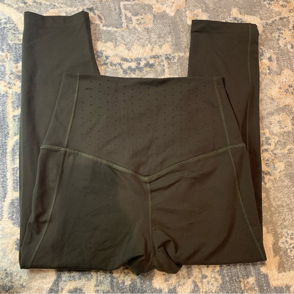 Nike Olive High-Waisted Leggings (Capri) - Picture 3 of 4